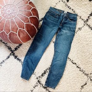 31x32 Medium Wash Blue Jeans